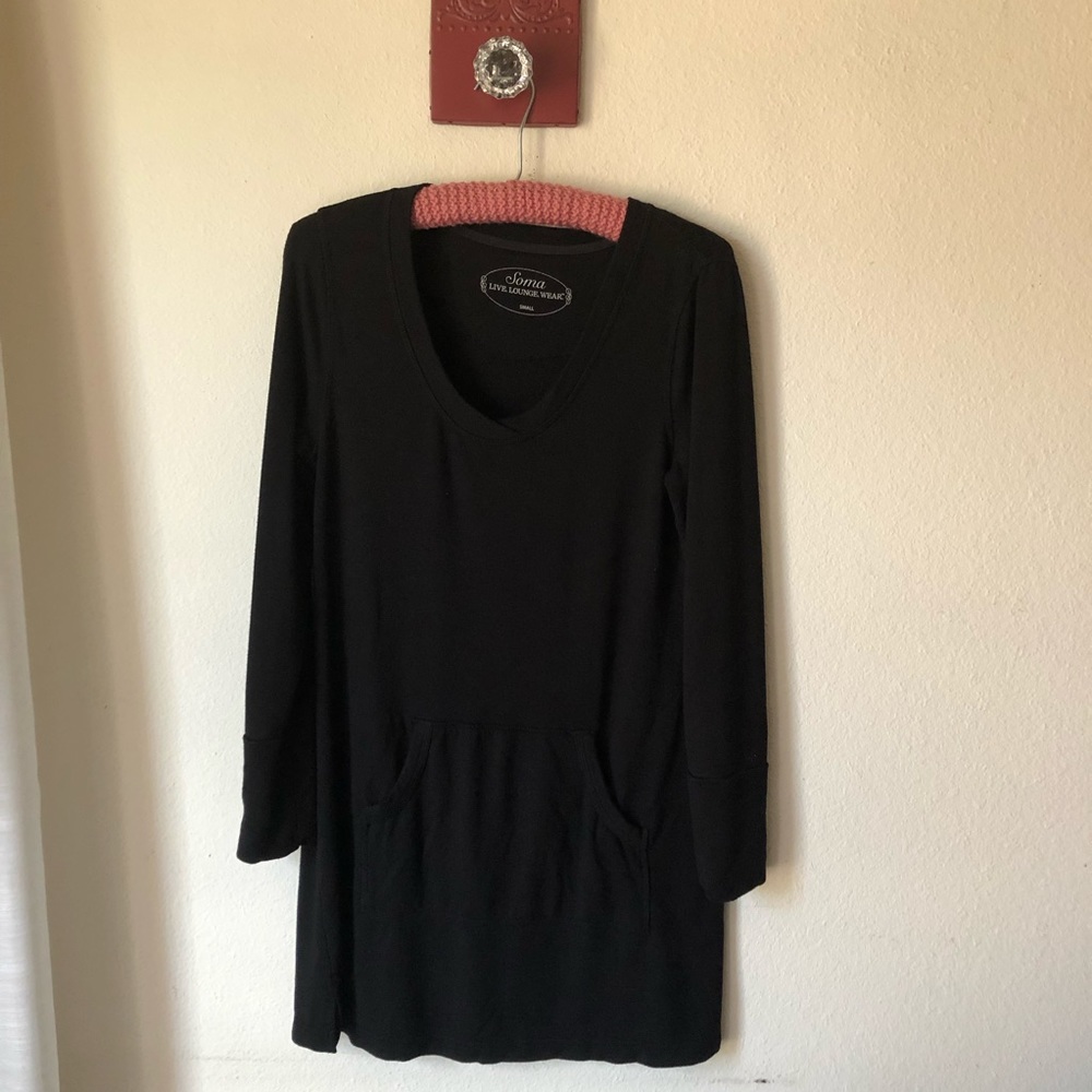 Soma small black night shirt. hand warmer pocket